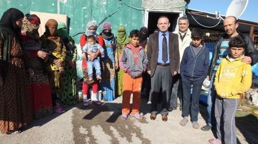 Doktordan Suriyeli G&ouml;&ccedil;menlere Anlamlı Yardım