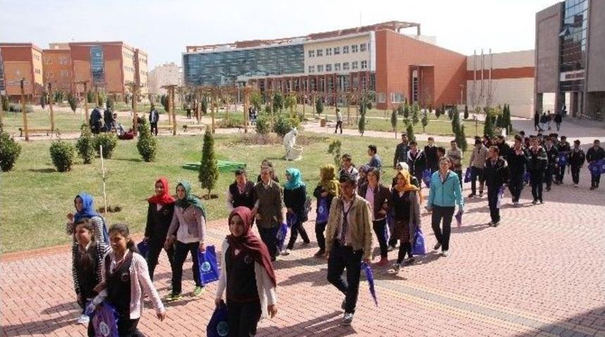 &Uuml;niversite Musabeyli Lisesi &Ouml;ğrencilerini Ağırladı