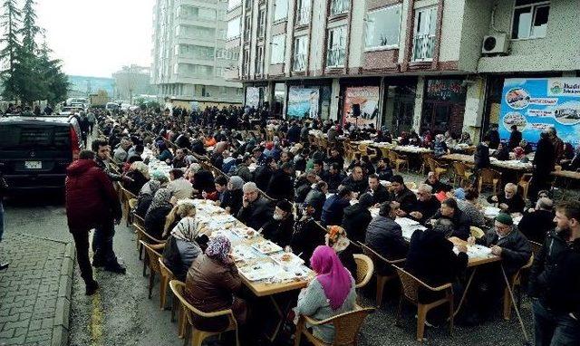 Miting Gibi Mahalle Kahvaltısı