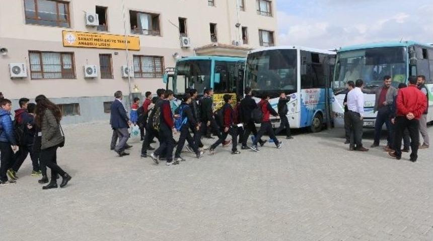 Şanlıurfa B&uuml;y&uuml;kşehir Belediyesinden &Ouml;ğrencilere Sinema Keyfi