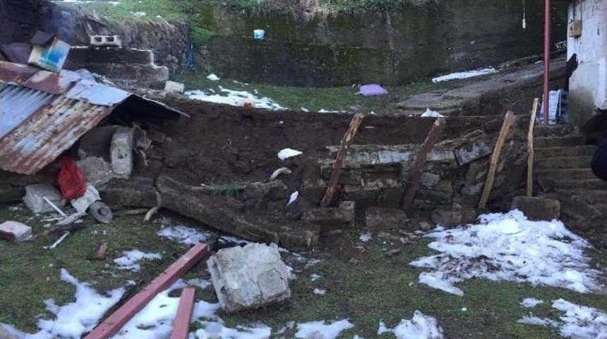 Gülyalı’da Heyelan Riski