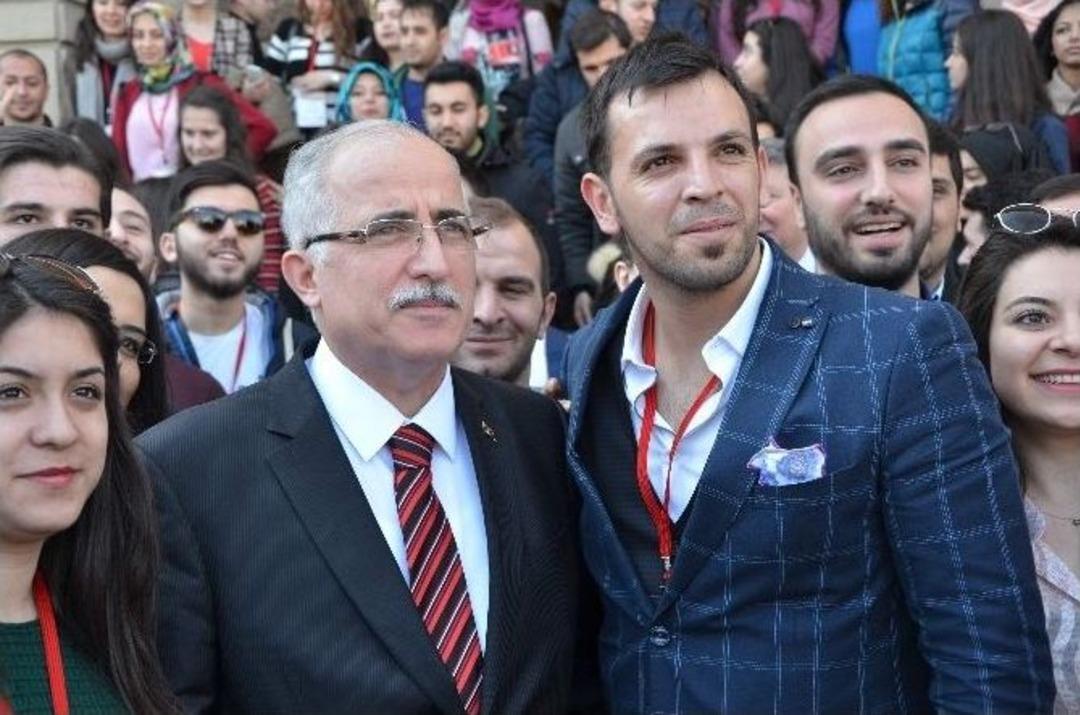 T&uuml;rk Kızılayı&rsquo;nın 81 İlden Gelen Gen&ccedil; &Uuml;yeleri Vali Tuna İle Buluştu