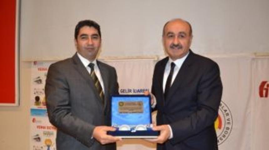 Bor&rsquo;da Vergi Rekortmenlerine Plaket Verildi