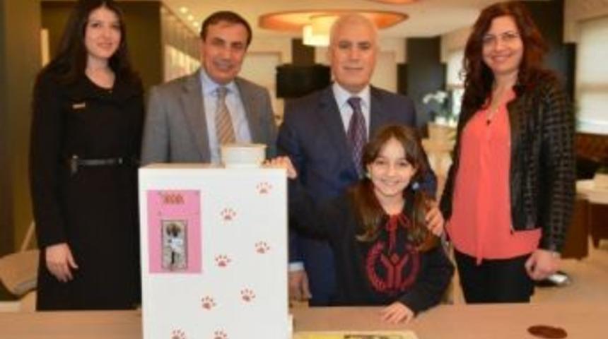 K&uuml;&ccedil;&uuml;k Hayvansever Mama Otomatı Yaptı