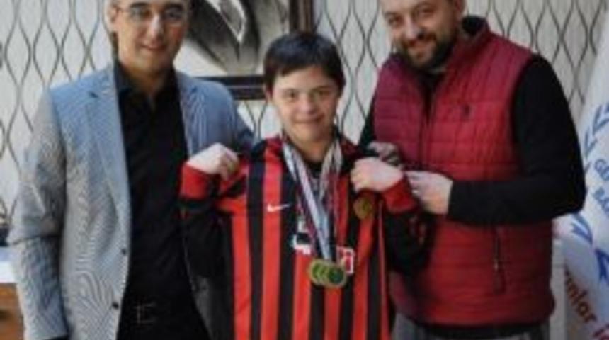 &Ouml;zel Sporcu Eskişehir&rsquo;e 4 Madalya Getirdi