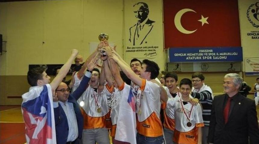 Gen&ccedil; Erkekler Basketbol M&uuml;sabakaları Sona Erdi