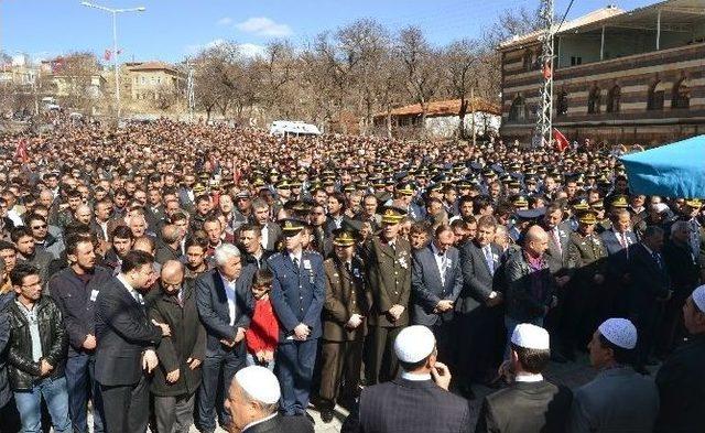 Sur Şehidini Yedi Bin Kişi Son Yolculuğuna Uğurladı