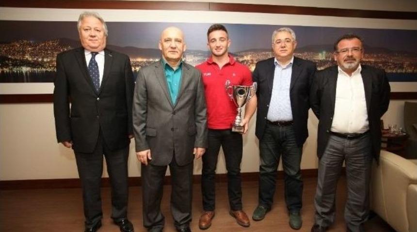 T&uuml;rkiye Yelken Şampiyonundan Başkan Altınok &Ouml;z&rsquo;e Ziyaret