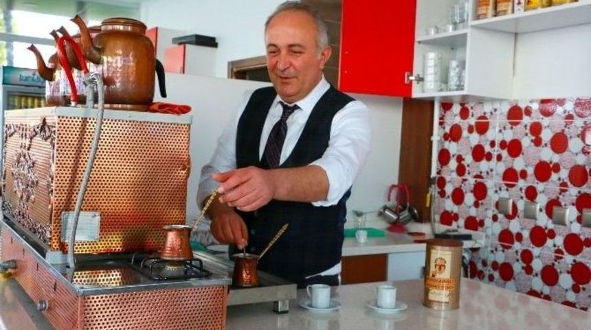 Başkan Vatandaşlara Kahve Yapıp İkram Etti