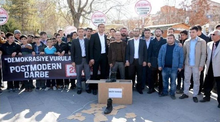 Aksaray&rsquo;da Ak Gen&ccedil;lik 28 Şubat Darbesini Kınadı