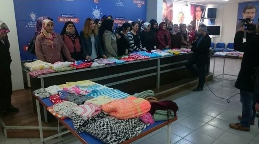 Ak Partili Kadınlar Sevgiyle &Ouml;rd&uuml;ler