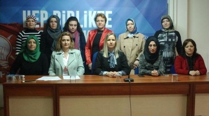 Ak Kadınlar Hocalı Katliamını Unutmadı