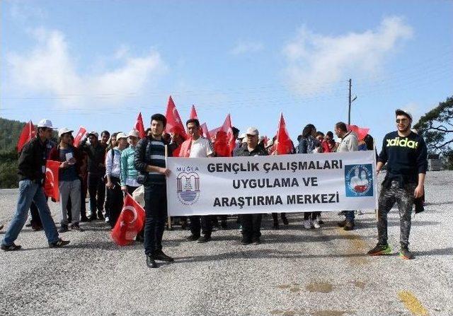 Şehitler İçin 10 Km Yürüdüler