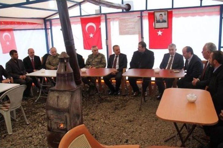 Vali Günay Özdemir’den Şehit Astsubay Doğukan Tazegül’ün Yakınlarına Taziye Ziyareti G4