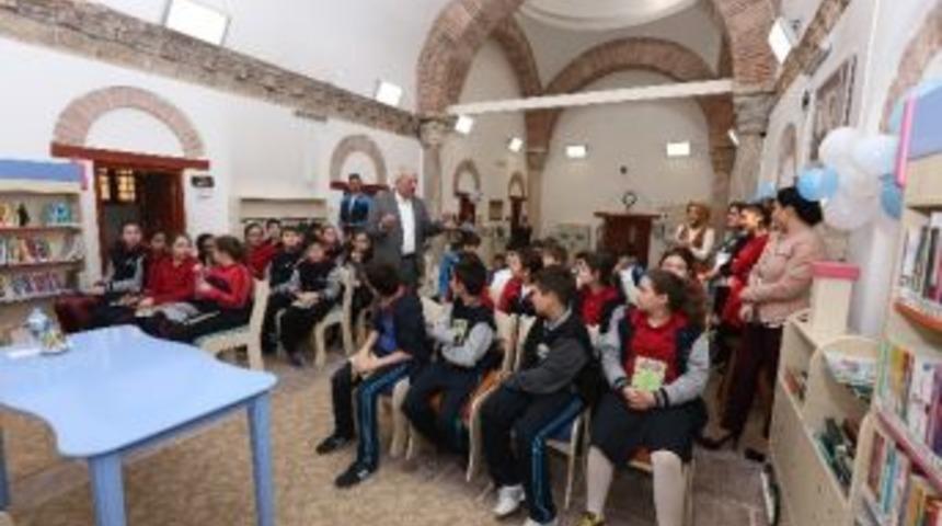 &Ccedil;ocuklar Şiiri Yazgan&rsquo;dan Dinledi