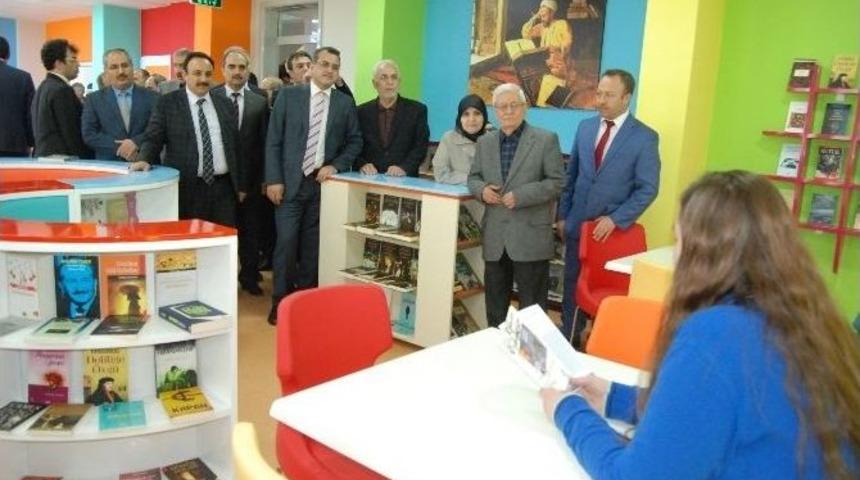 Yazar Rasim &Ouml;zden&ouml;ren Adına K&uuml;t&uuml;phane A&ccedil;ıldı