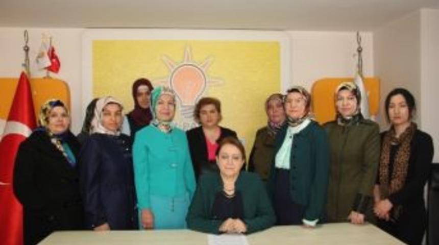 Ak Partili Kadınlar Hocalı Katliamını Kınadı