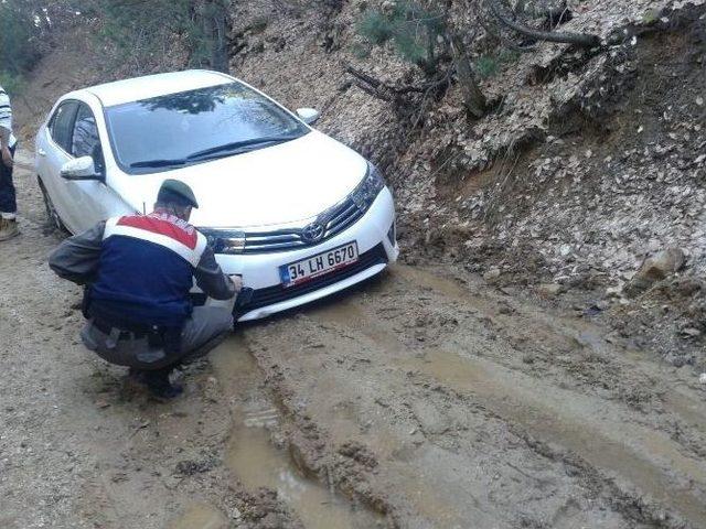 Dağ Başında Mahsur Kalan 2 Kuveytliyi Jandarma Kurtardı