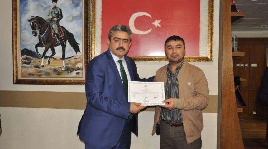 Ev Ve S&uuml;s Hayvan Bakıcıları Sertifikalarını Aldı