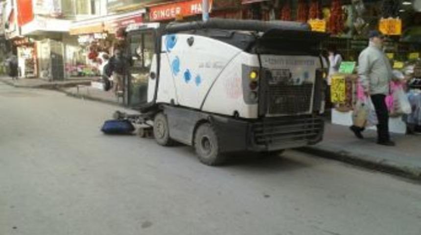 İzmit&rsquo;te Temizlik &Ccedil;alışmaları S&uuml;r&uuml;yor