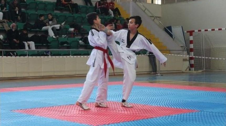 Anadolu Yıldızları Ligi Tekvando Grup M&uuml;sabakaları Başladı