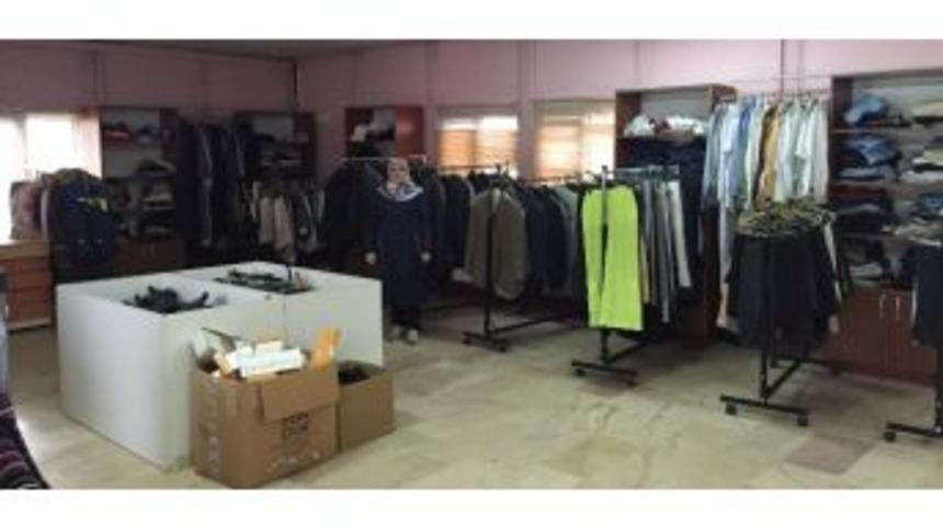 Kartepe G&ouml;n&uuml;l Bağı Mağazası&rsquo;na Bağışlar S&uuml;r&uuml;yor