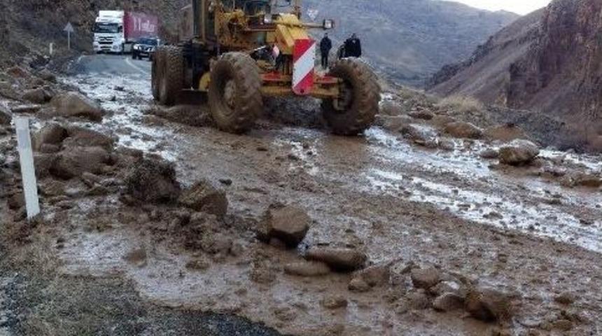 Iğdır-kağızman-karakurt Yolunda Heyalan