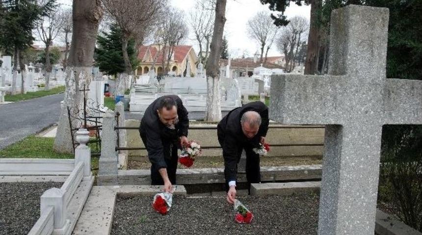 G&uuml;lbey: "artin Penik&rsquo;in Mezarı Siyasi Duruşu Nedeniyle Bakımsız"