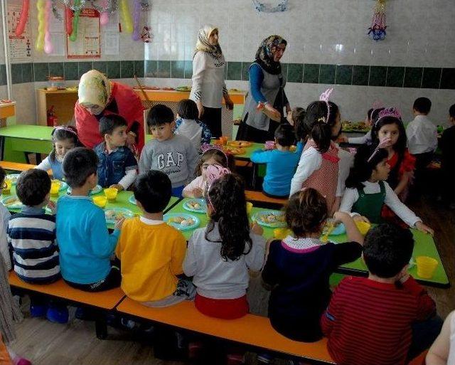 Sarıkamış’ta Anaokulu Öğrencileri Toplu Doğum Günü Kutladı