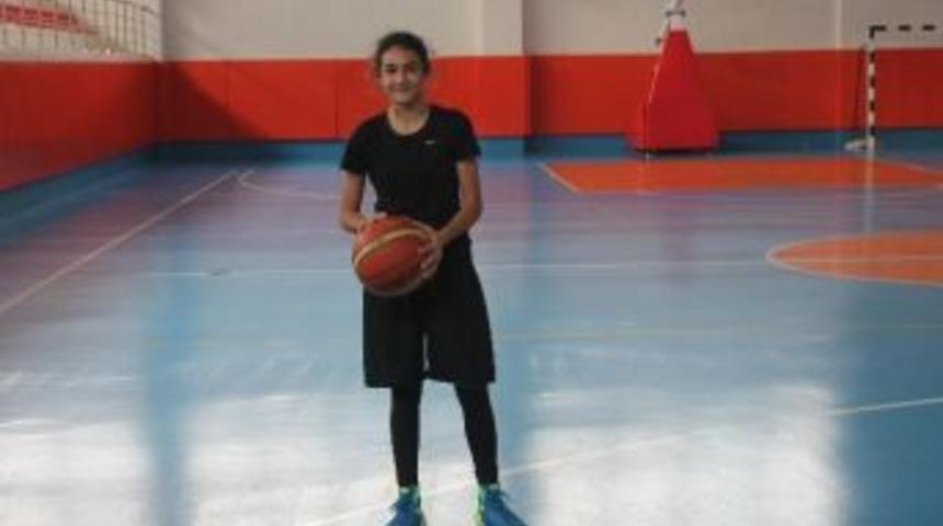 Henüz 14 Yaşında Olmasına Rağmen Büyük Kulüplerin Takibi Altında