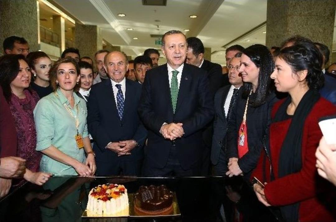 Gazetecilerden Cumhurbaşkanı Erdoğan&rsquo;a Doğum G&uuml;n&uuml; S&uuml;rprizi