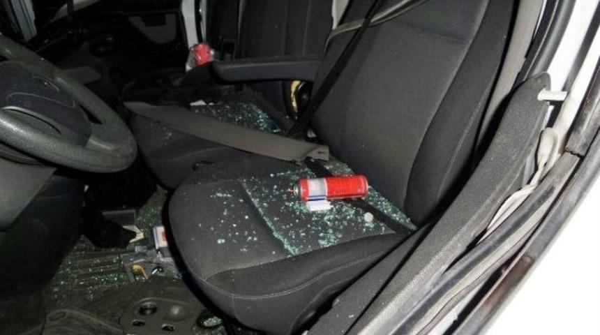 Kamyonetteki &Ccedil;akmak Gazı T&uuml;p&uuml; Bomba Gibi Patladı: 2 Yaralı