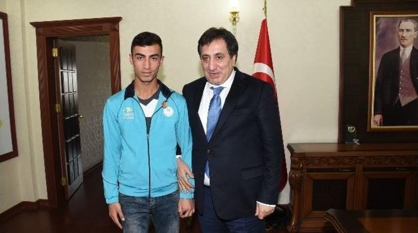 Şanlıurfalı Gen&ccedil; Atlete Altın &Ouml;d&uuml;l&uuml;