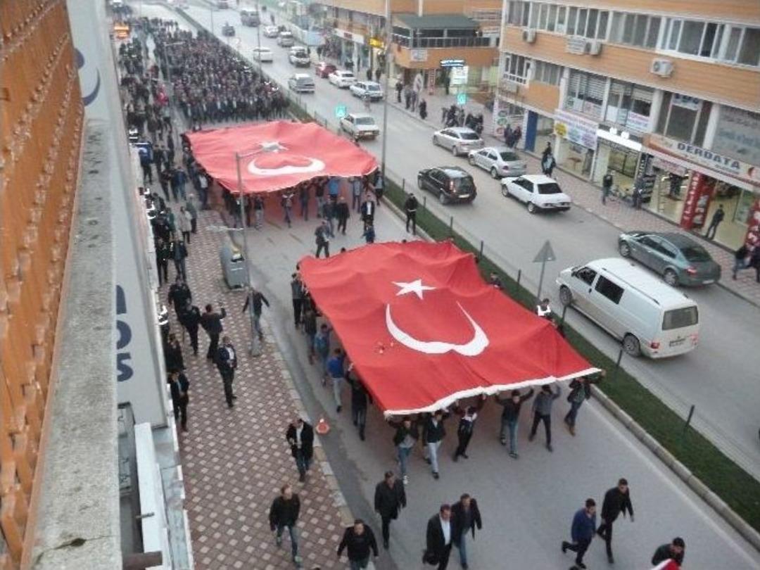 Turhal&rsquo;da &ldquo;ter&ouml;re Lanet, Şehitlere Vefa, Bayrağa Saygı&rdquo; Y&uuml;r&uuml;y&uuml;ş&uuml;