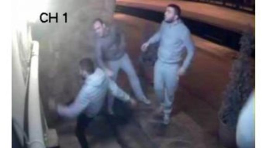 Kiliseye Tekmeli Saldırı