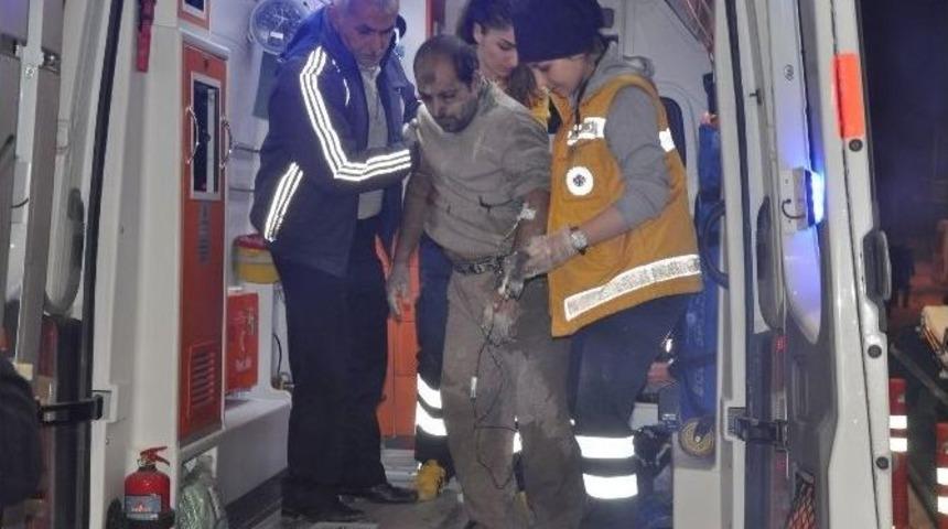 Bursa&rsquo;da Yer S&uuml;p&uuml;rme Kavgası: 3 Yaralı