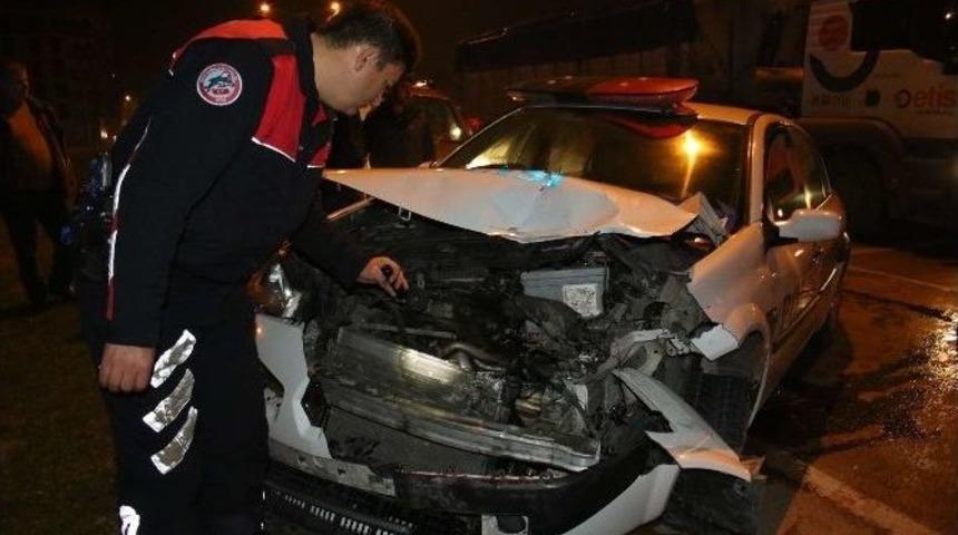 Polisten Ka&ccedil;an S&uuml;r&uuml;c&uuml; Zincirleme Kazaya Neden Oldu