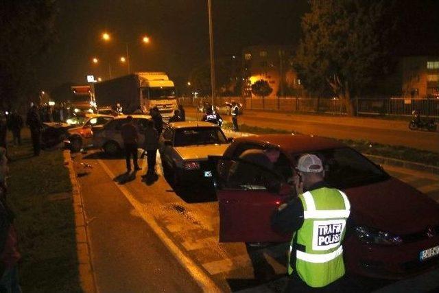 Polisten Kaçan Sürücü Zincirleme Kazaya Neden Oldu