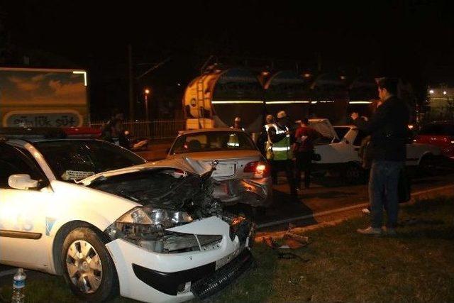 Polisten Kaçan Sürücü Zincirleme Kazaya Neden Oldu