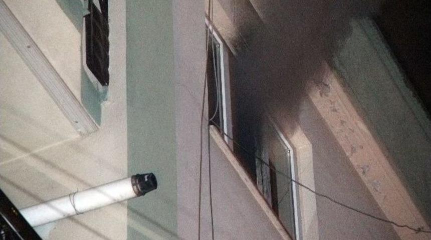 Kendi Yaktığı Evinde Ağır Yaralandı, Hayati Tehlike S&uuml;r&uuml;yor