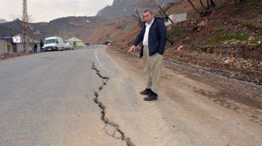 Hakkari-şırnak Kara Yolu Tehlike Sa&ccedil;ıyor