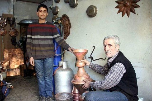 Savaşta Her Şeyini Kaybetti, Mesleği Kar Kaldı