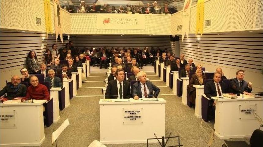 Hasan Ali Y&uuml;cel &Ccedil;alıştayla Anıldı