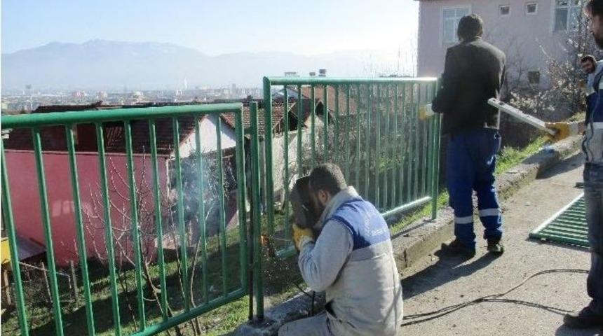 İzmit’te 3 Mahallede Korkuluk Çalışması