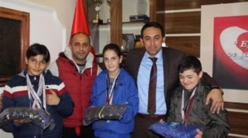 &Ouml;zel Sporcular Başarıdan Başarıya Koşuyor