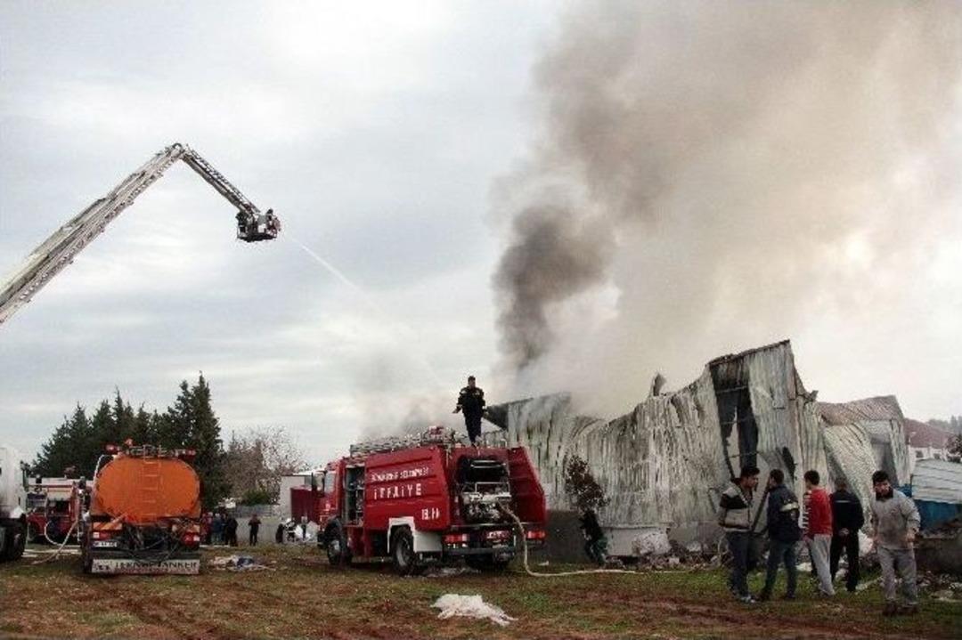 Fabrika Yandı, İş&ccedil;iler &Ccedil;aresizce İzledi