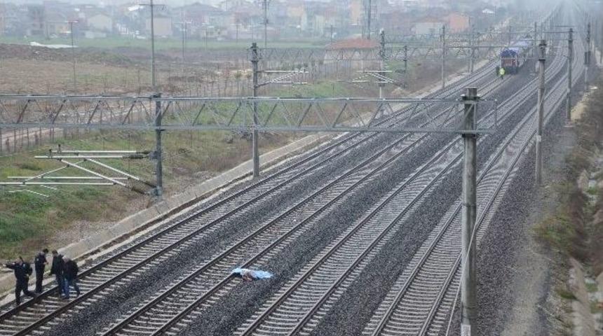 Eşiyle Arası Bozulunca Kendisini Trenin Altına Attı