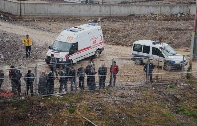 Eşiyle Arası Bozulunca Kendisini Trenin Altına Attı