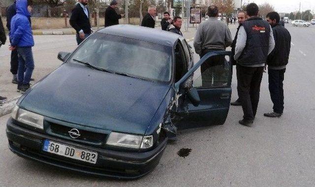 Aksaray’da Otomobiller Çarpıştı: İki Yaralı