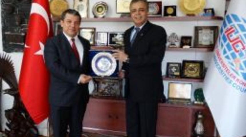 Kktc Milli Eğitim Bakanı Kemal D&uuml;r&uuml;st, Iuc Tarafından Yılın Bakanı Se&ccedil;ildi